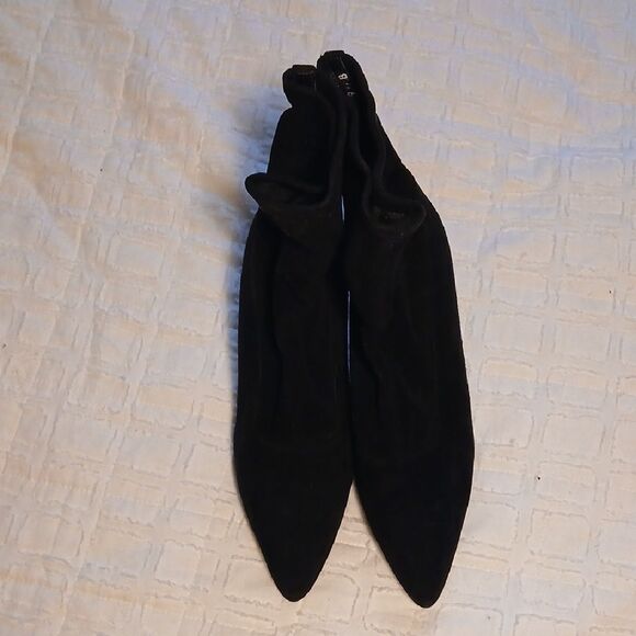 Stuart Weitzman Black Suede Pumps Sz.7/8 - Picture 1 of 6